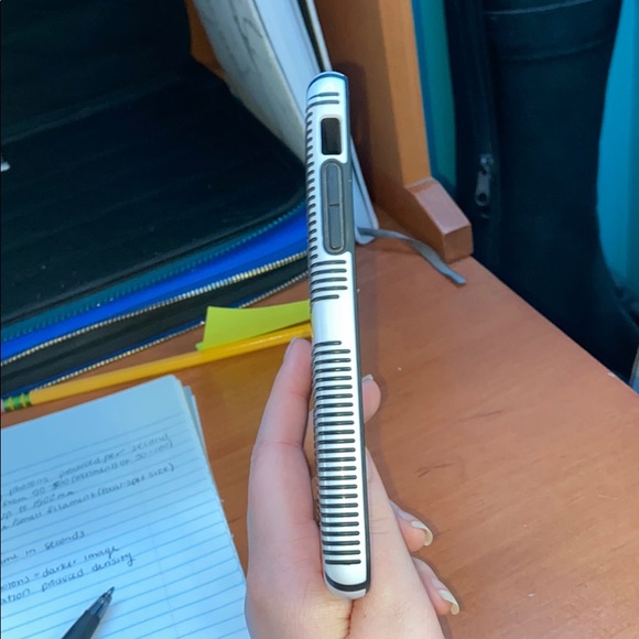 iphone XR case Speck case - Picture 4 of 6